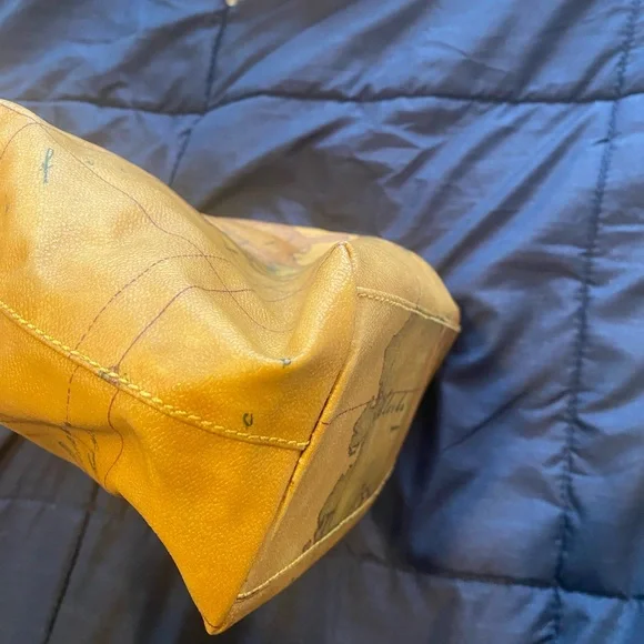 Alviero Martini- Excellent Condition Tan and Brown Leather Tote with Map Design - Picture 3 of 11